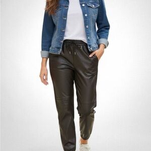 STYLUS Women's Sleek Black Joggers